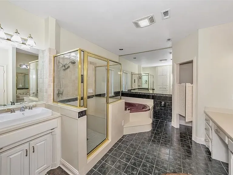 8517 Woodlake Cir — Photo 2