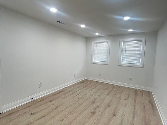 4th image of 232 Tomlinson Rd #Basement