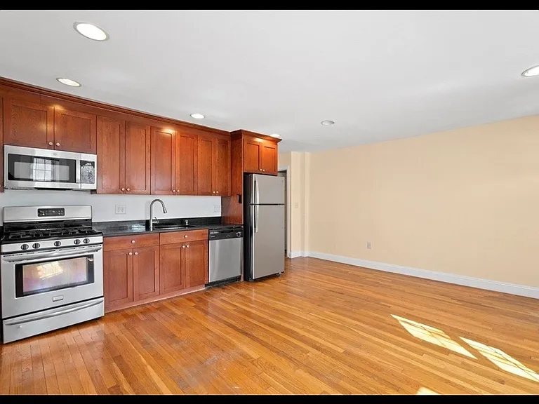 59 Day St — Photo 2
