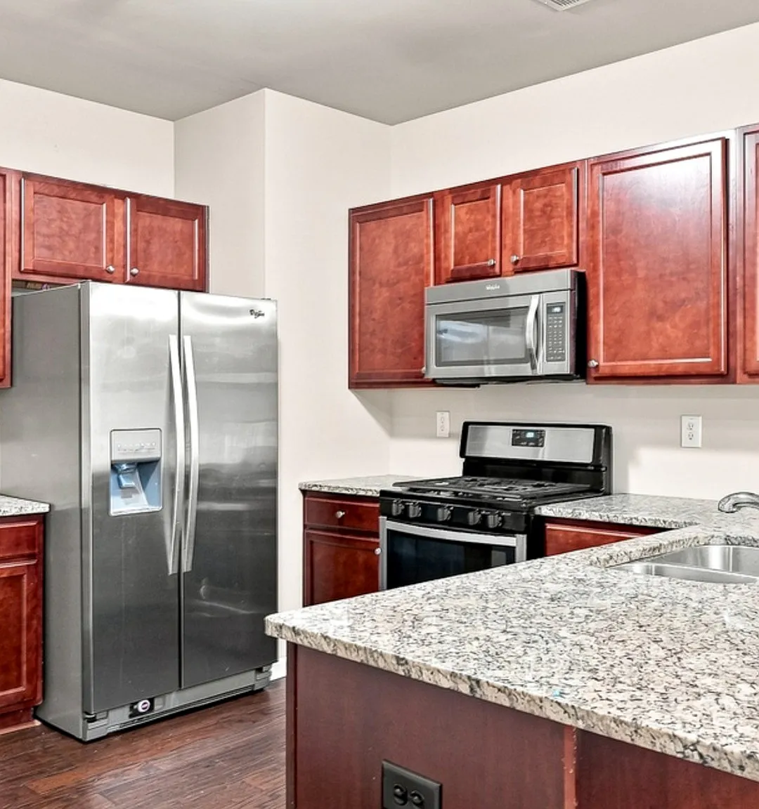 3 bed, 2.5 bath, 1836 sqft, $2,300 — Photo 3