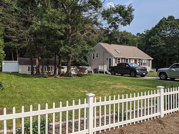 3rd image of 21 Cains Hill Dr