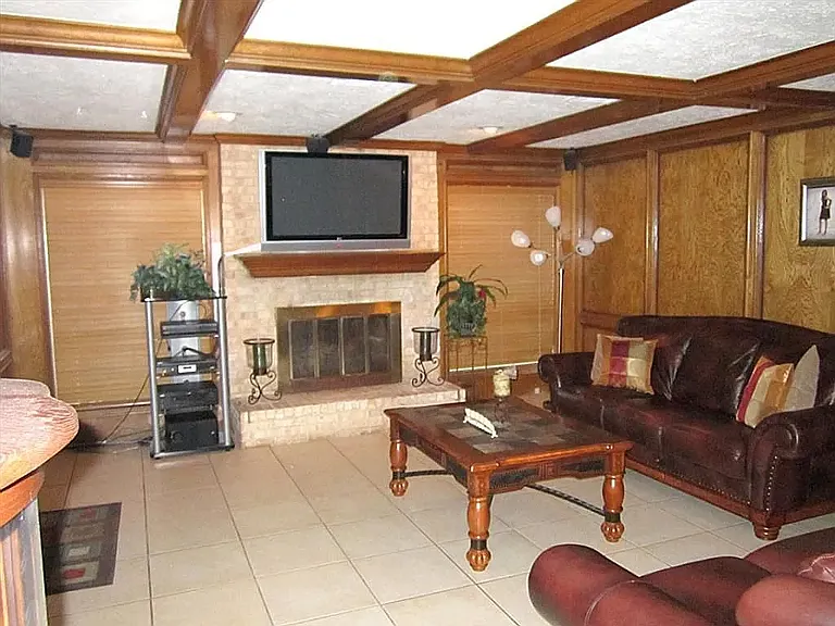 503 Lorie Ln — Photo 9