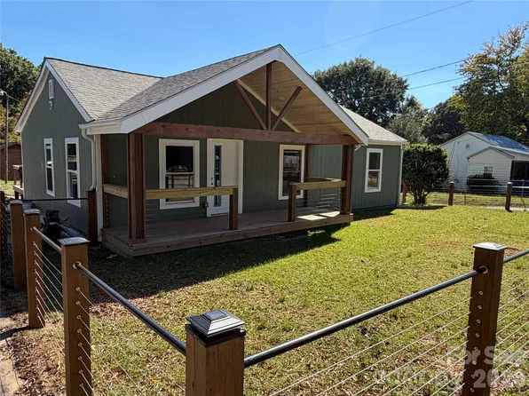 121 Autumn Leaf Rd, Troutman, NC 28166