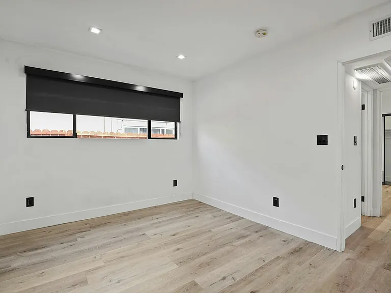 955 N Oxford Ave #4 — Photo 19