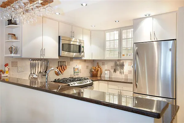 Sold by Warburg | media 9