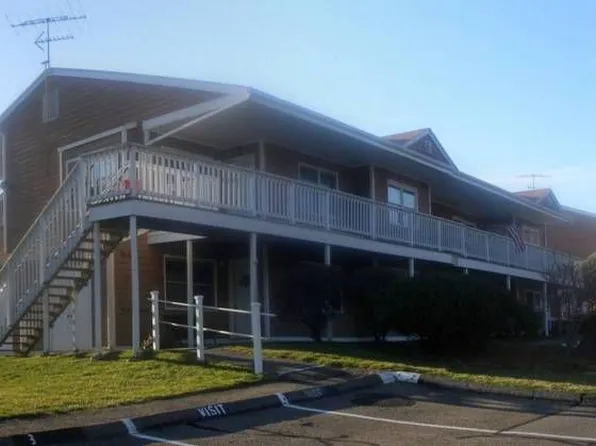 13 Senior Dr, Monroe, CT 06468