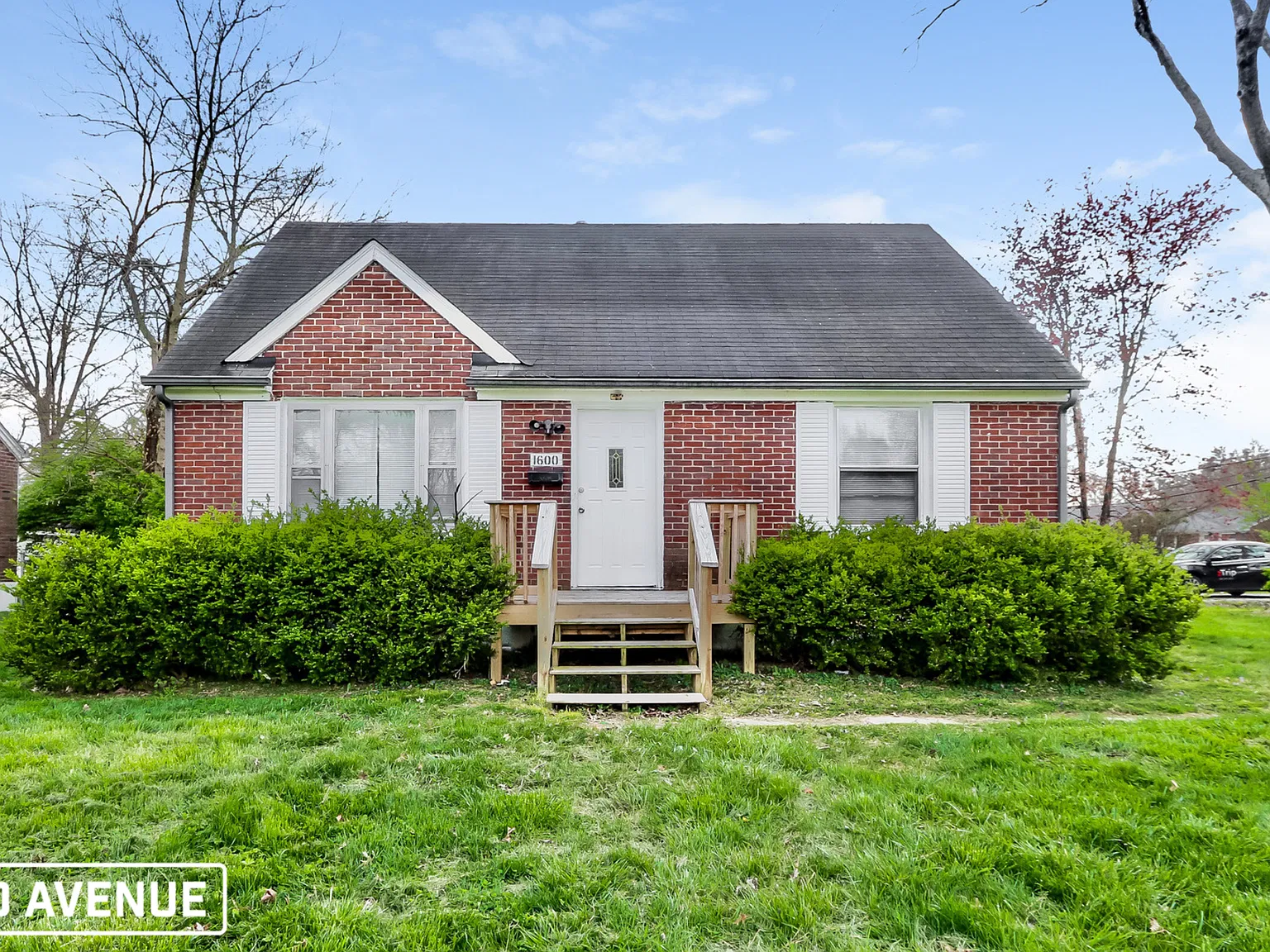 3 bed, 1.0 bath, 1244 sqft, $1,369 — Photo 1