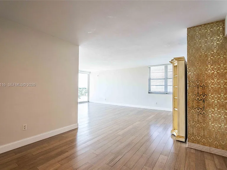 9500 W Bay Harbor Dr #7D — Photo 11