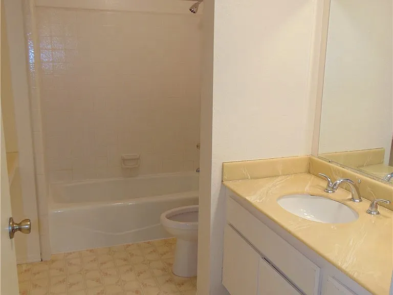 2203 Apricot — Photo 10