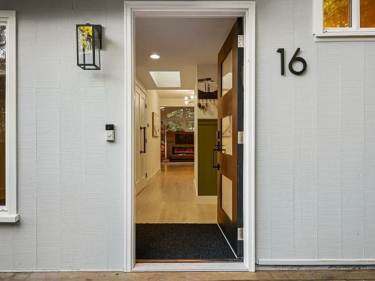 16 Iron Springs Rd — Photo 4
