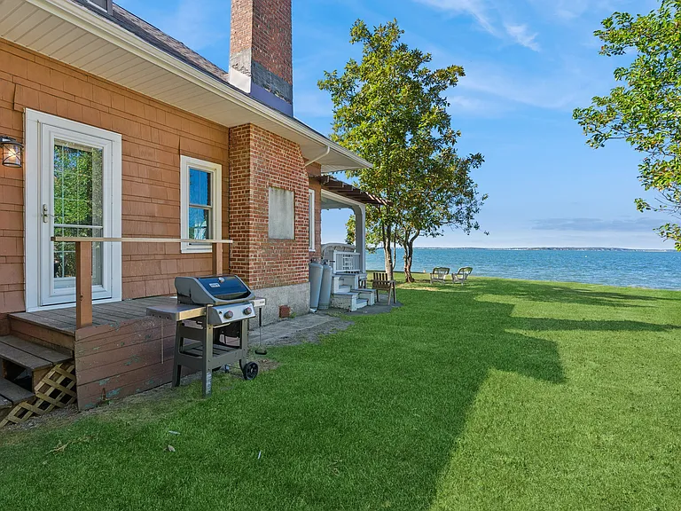 139 Edgemere Dr — Photo 16