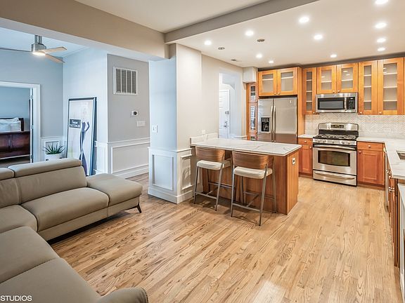 4th image of 657 W Fulton St Unit 313