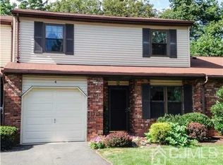 4 Dogwood Dr, Edison, NJ 08820