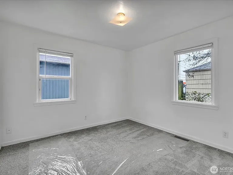 10041 15th Ave SW — Photo 8