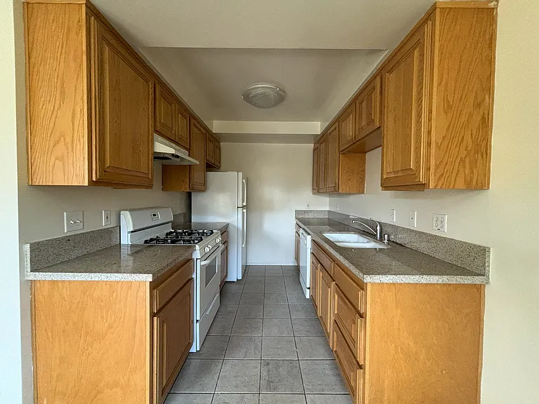 8740 Owensmouth Ave #10 — Photo 5