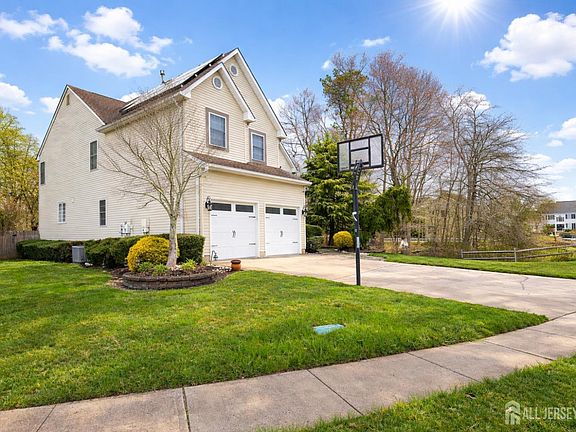 4th image of 8 Clearbrook Ct