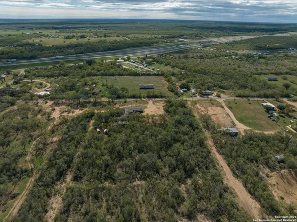 770 CR 1515, Moore, TX 78057