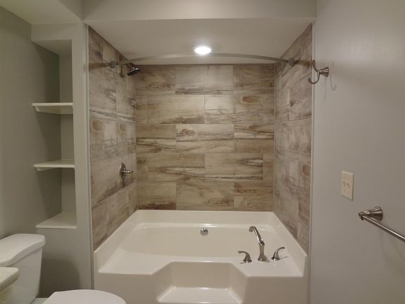 Garden Tub w/Shower Option