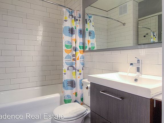 3rd image of 411 Bellevue Ave E APT 303