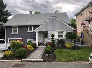 802 Shetland Ln, Ridgefield, NJ 07657