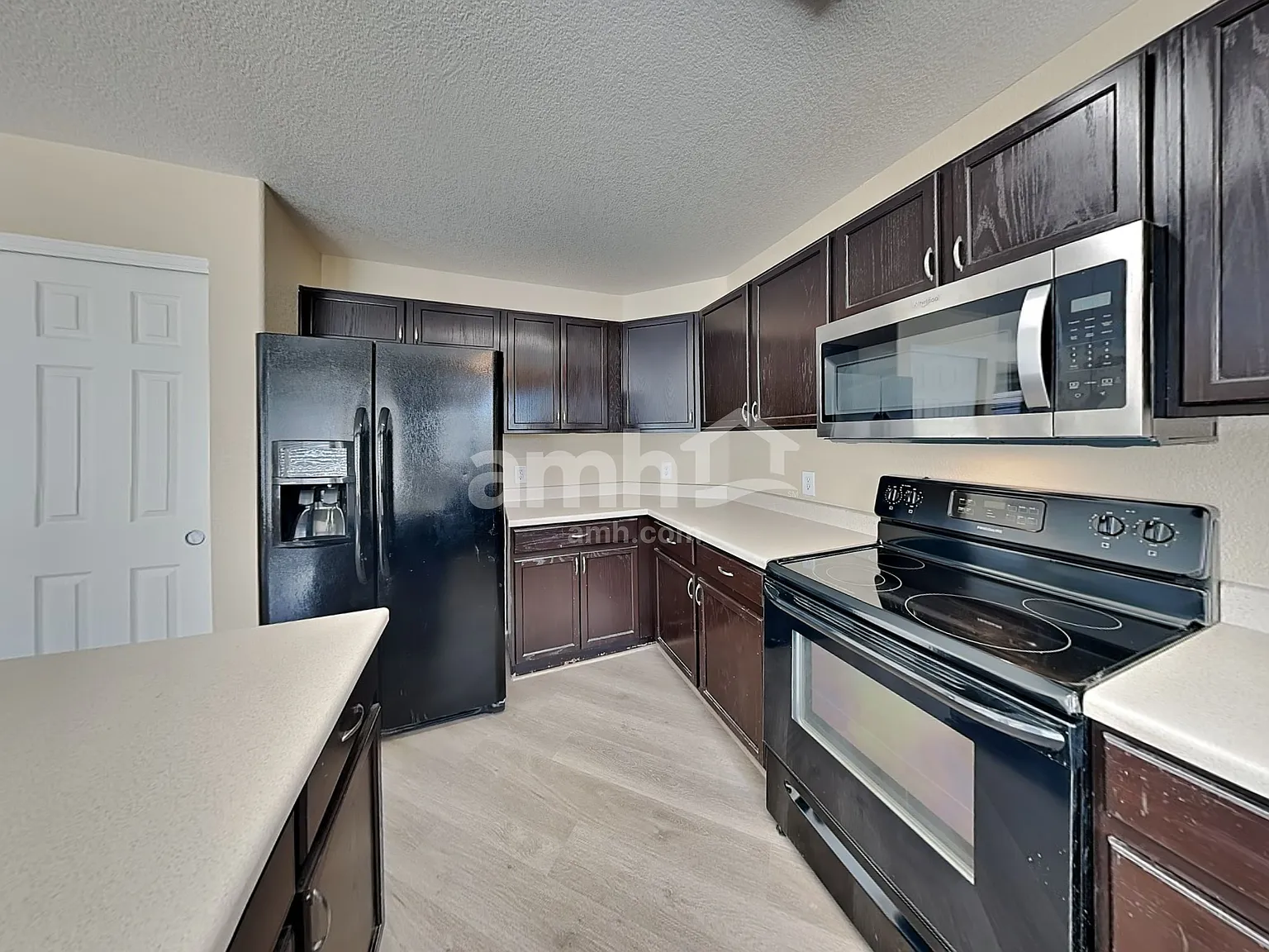 4 bed, 2.5 bath, 2094 sqft, $2,950 — Photo 3