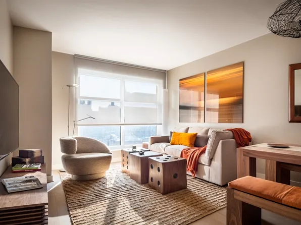 505 West 29th Street image 2 of 26