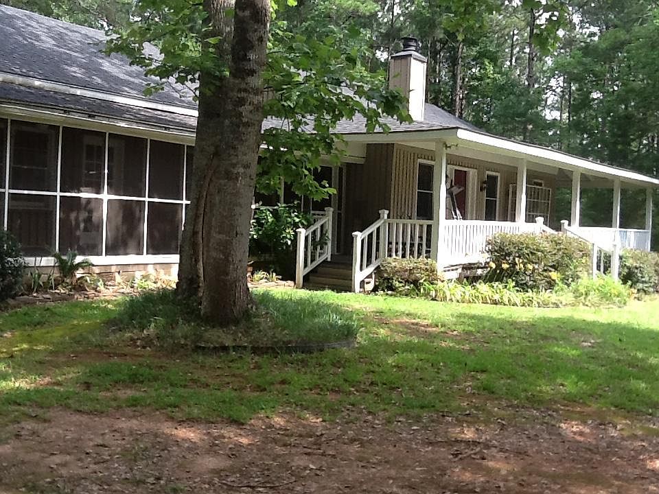 Front porch and screen porch over 1000 sq ft