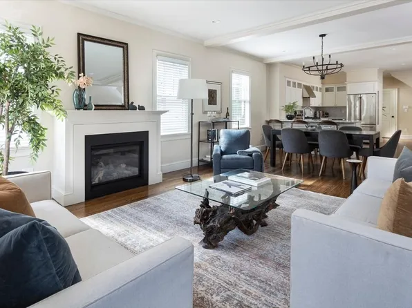 17 Davis Ave #1, Brookline, MA 02445