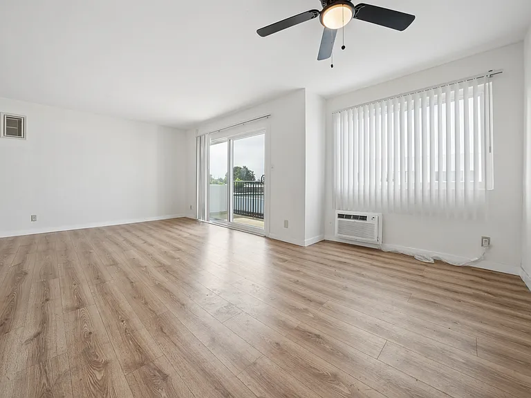 16900 Parthenia St #20 — Photo 17