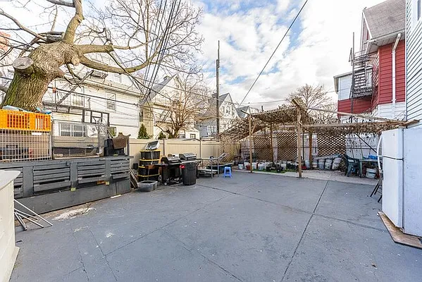 Rented by EXR | media 4