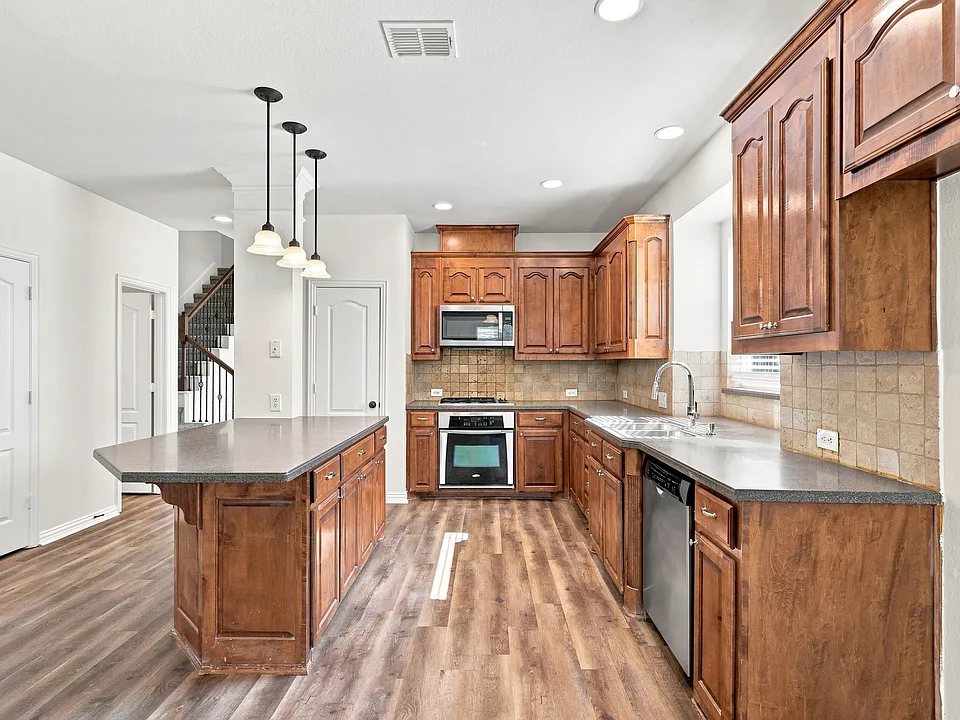 3403 Oakleigh Ln