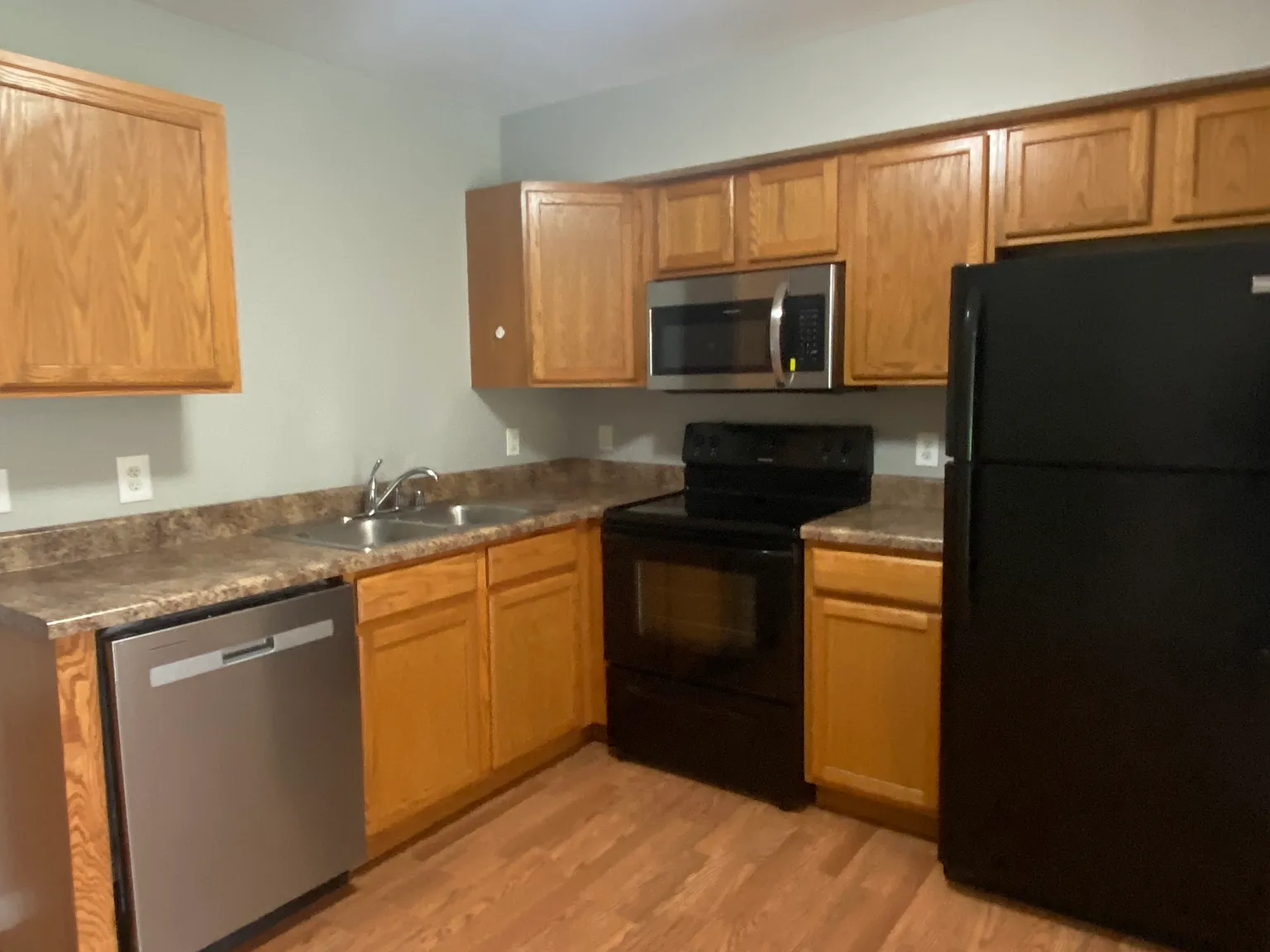 2 bed, 1.5 bath, 1050 sqft, $1,000 — Photo 2