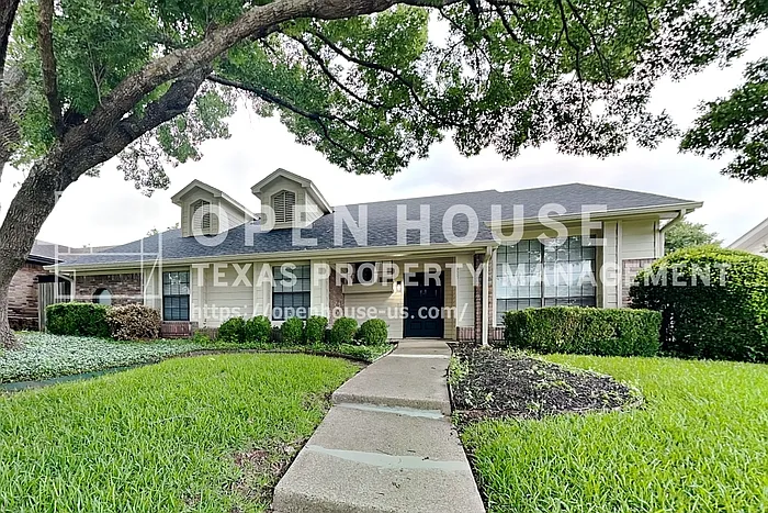 305 Hillside Ct — Photo 1