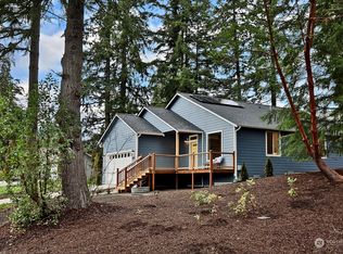 6417 Cedar Cove Ln, Clinton, WA 98236