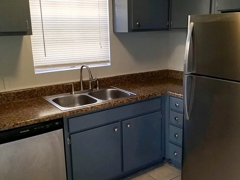 Shoreham Apartments — Photo 40