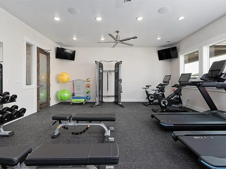 The Summit Apartments — Photo 7