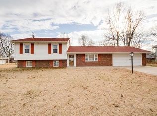 313 Saturn Dr, Godfrey, IL 62035