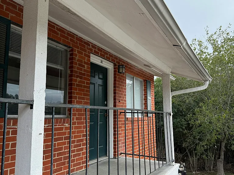 1690 Hofheinz St #B2 — Photo 5