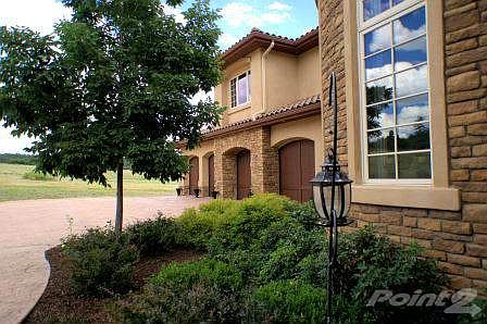 Great details in front of home