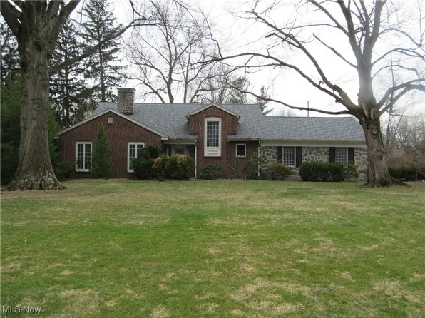 367 Fairway Dr NE, Warren, OH 44483