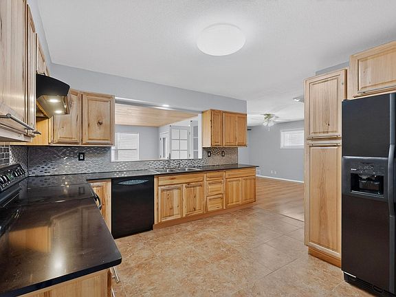 3rd image of 9401 Shoshone Rd NE