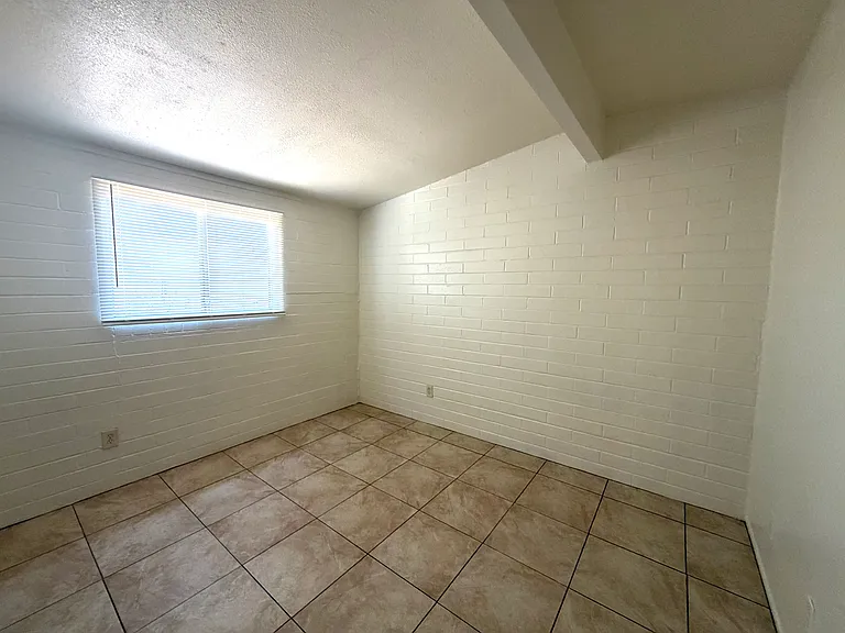 4204 E Los Robles St — Photo 7