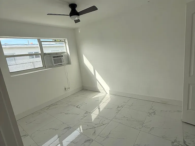 1225 NW 2nd St #3 — Photo 3