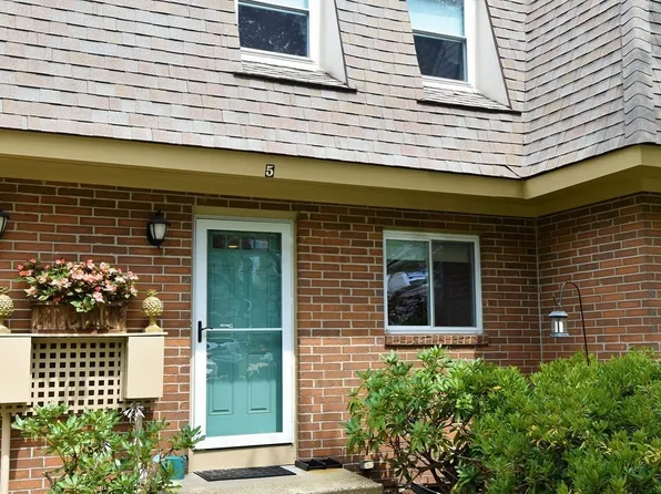 5 Walcott Valley Dr, Hopkinton, MA 01748