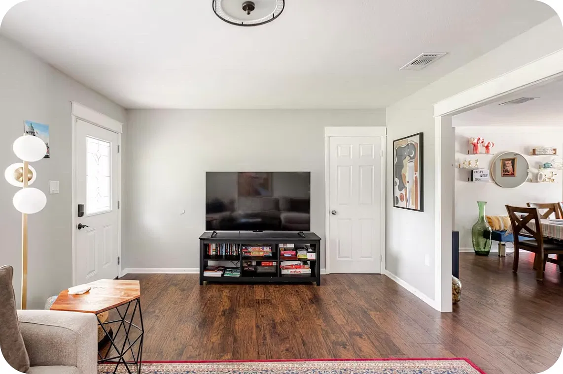 4 bed, 1875 sqft, $3,800 — Photo 2