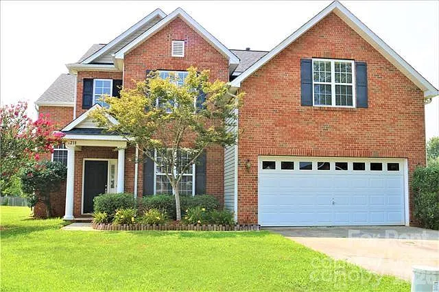5 bed, 2.5 bath, 2711 sqft, $2,500 — Photo 1