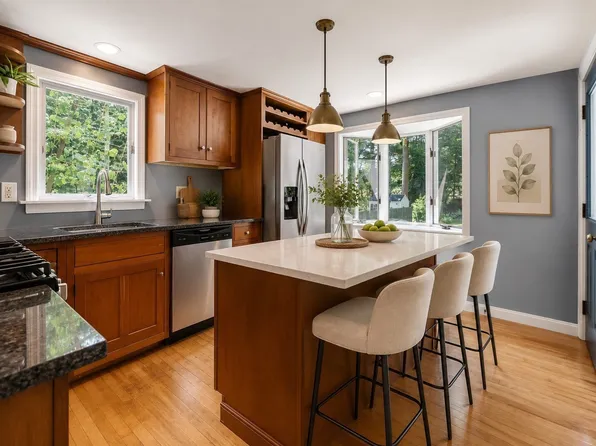 18 Lodge Rd, Wayland, MA 01778