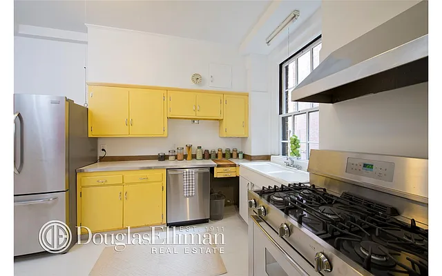 Sold by Douglas Elliman | media 18