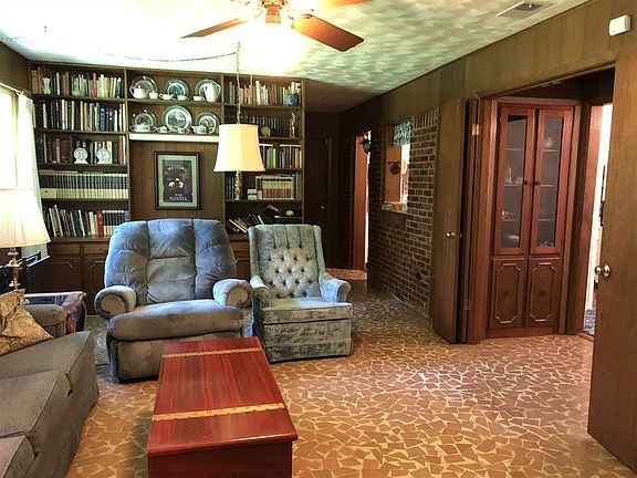 Spacious room with Beautiful built ins!