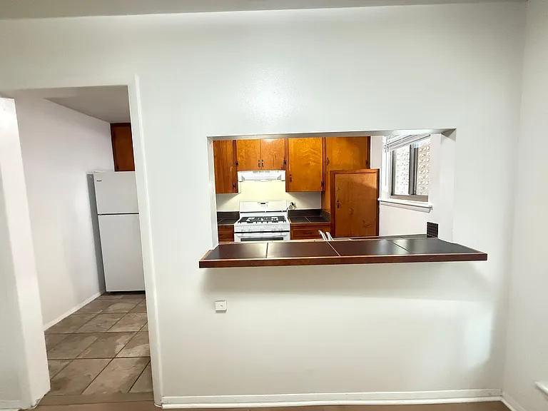 Lorrain Apartments — Photo 12